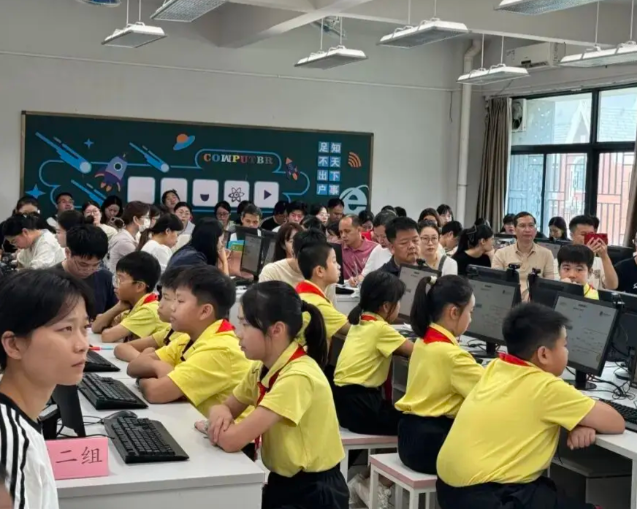 坚实的硬件基础学生的借阅行为实时成为后台详实的分析数据 坚实的硬件基础学生的借阅行为实时成为后台详实的分析数据